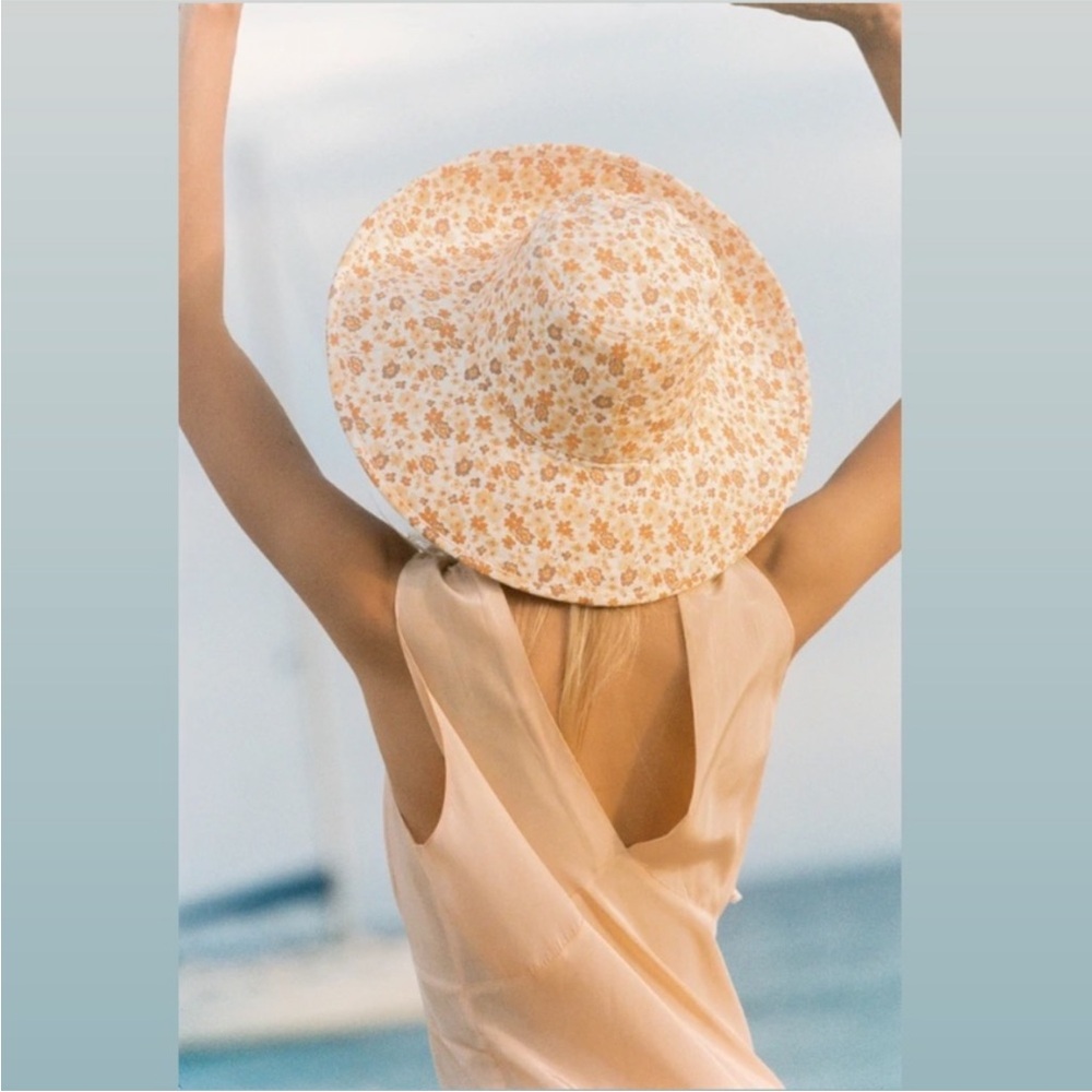 LACK OF COLOR holiday bucket hat cotton floral peach bloom 58 cm UPF 50 NEW TAGS - Picture 7 of 16